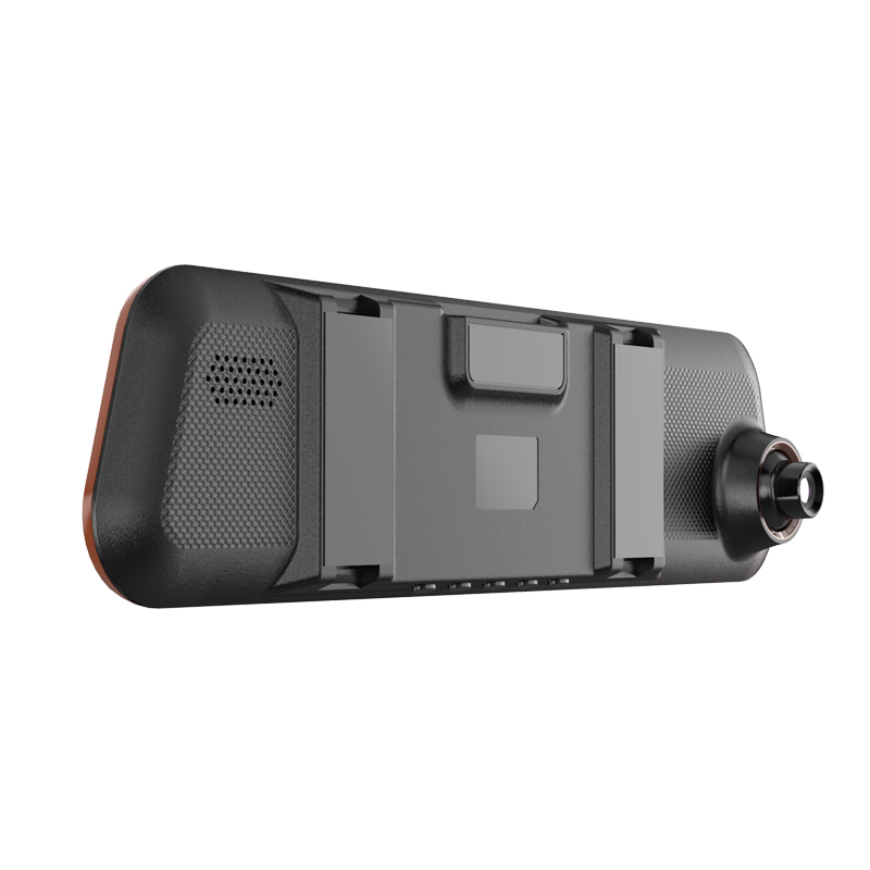 D600